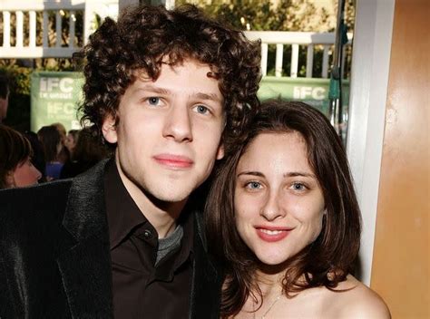 jesse eisenberg wife.